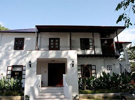 Basaga Holiday Residences Kuching Extérieur photo