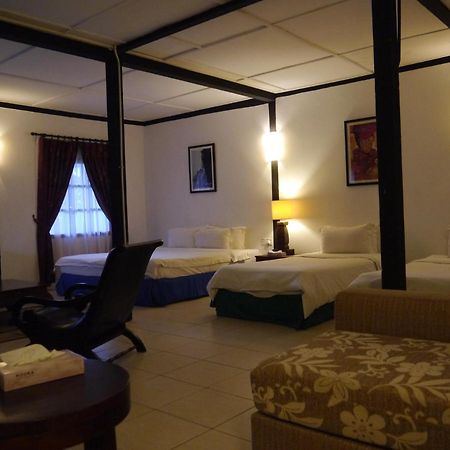 Basaga Holiday Residences Kuching Extérieur photo