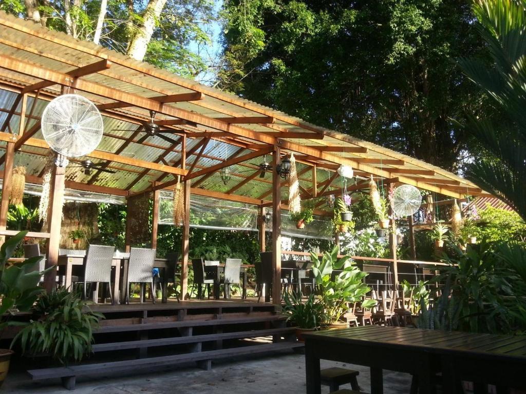 Basaga Holiday Residences Kuching Extérieur photo
