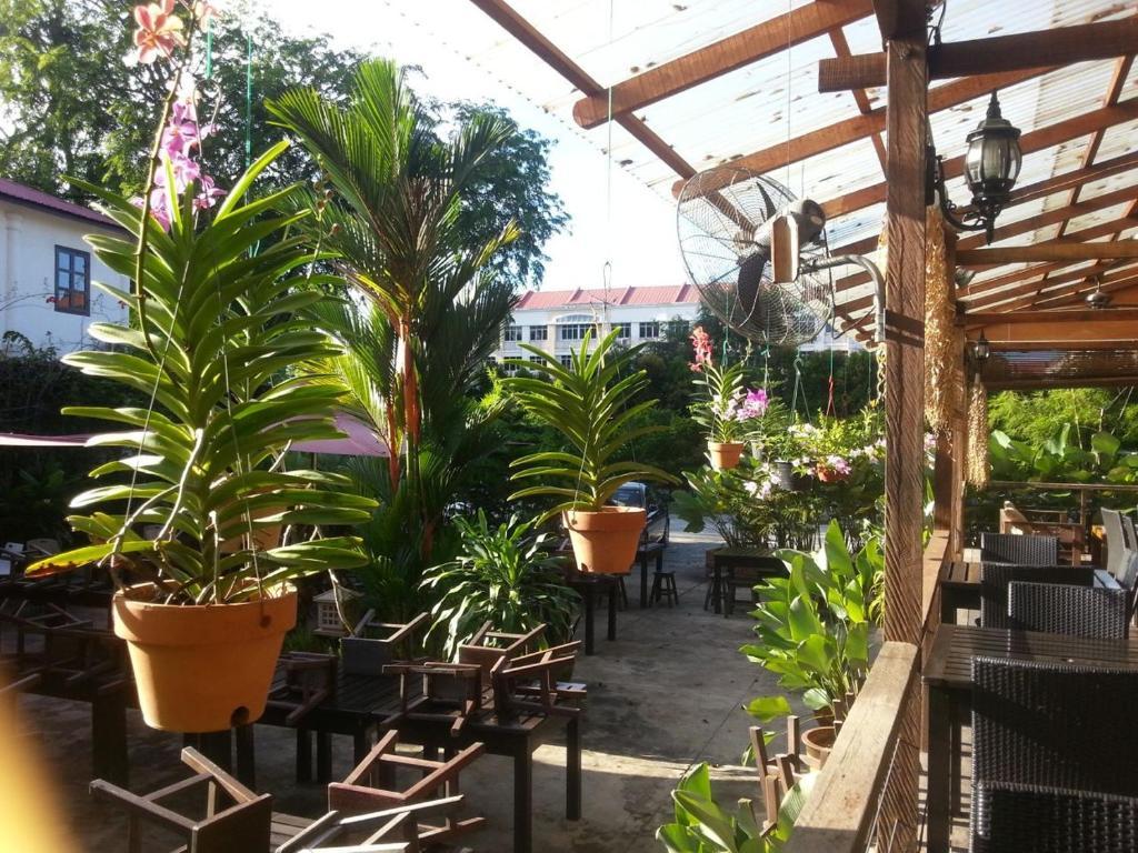 Basaga Holiday Residences Kuching Extérieur photo