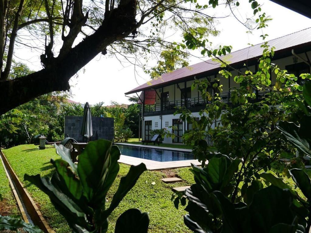 Basaga Holiday Residences Kuching Extérieur photo