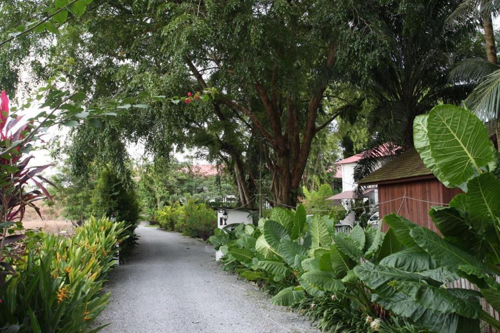 Basaga Holiday Residences Kuching Extérieur photo