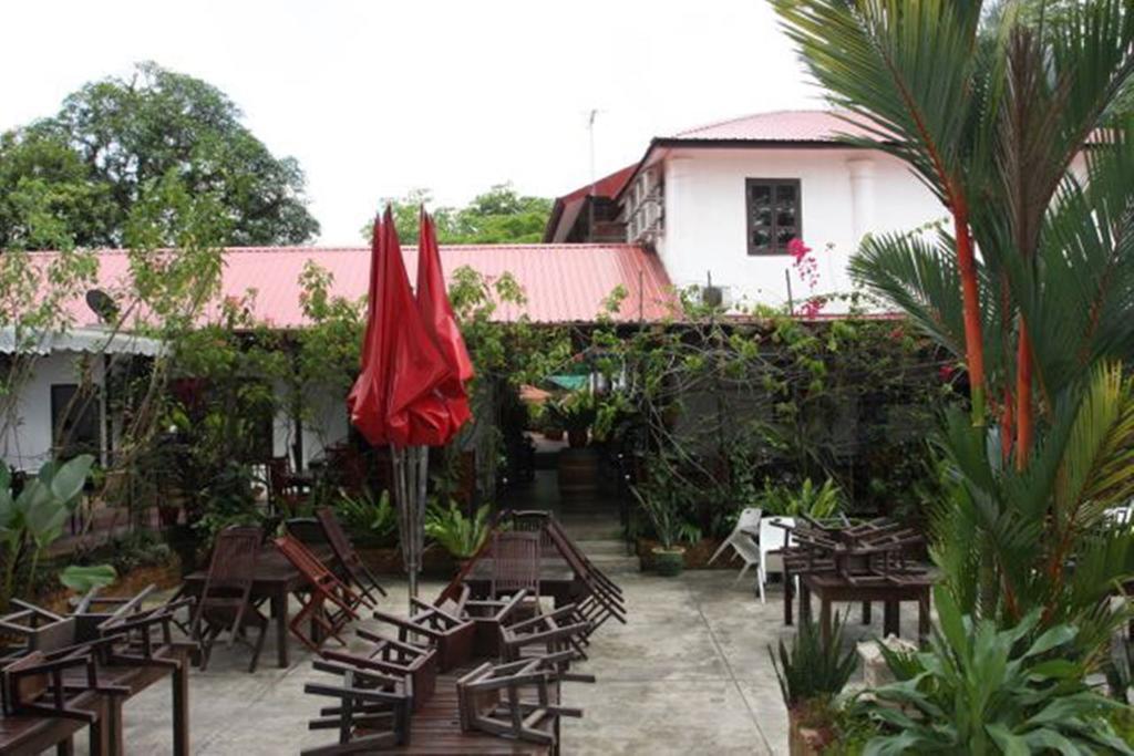 Basaga Holiday Residences Kuching Extérieur photo