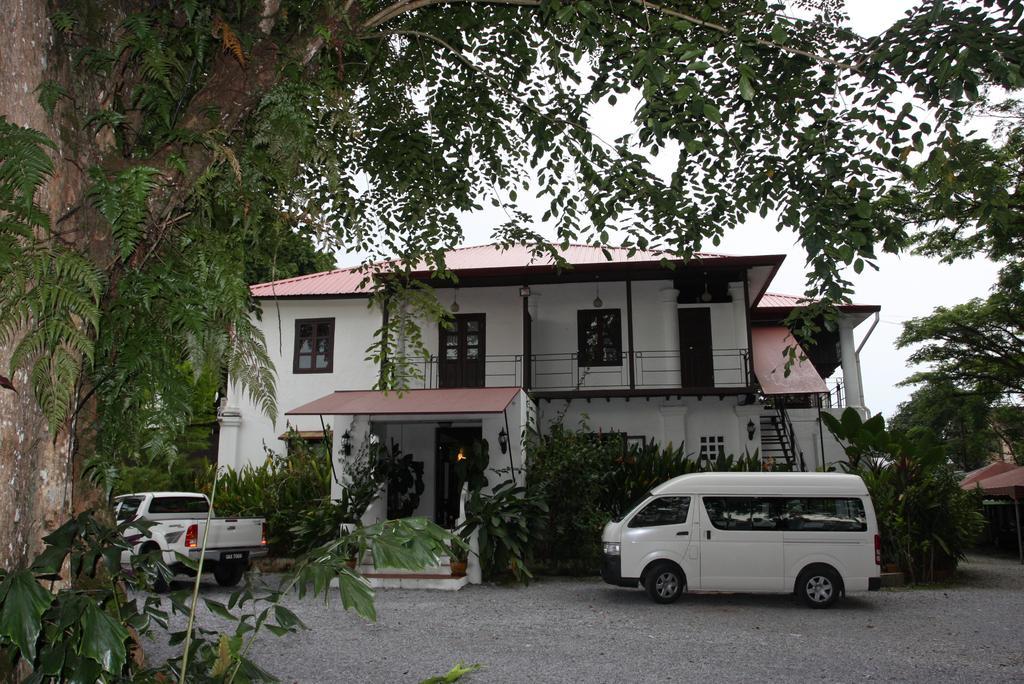 Basaga Holiday Residences Kuching Extérieur photo